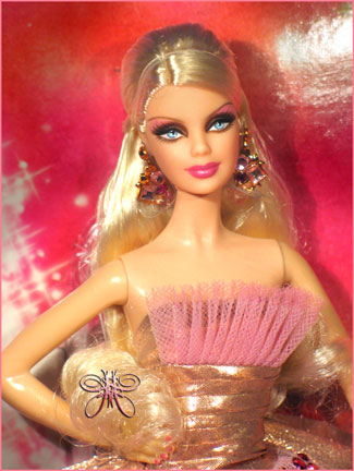 http://www.magmaheritage.com/2009holidaybarbie/2009holidaybarbielarge2.jpg
