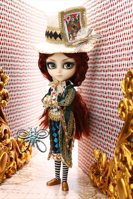 http://www.magmaheritage.com/ClassicalMadHatter/ClassicalMadHatter.jpg