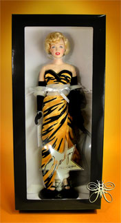 http://www.magmaheritage.com/FranklinMint/7yritchmarilyn1medium.jpg