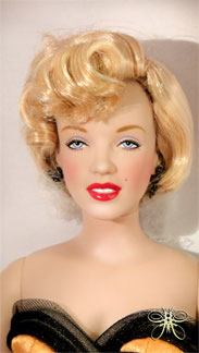 http://www.magmaheritage.com/FranklinMint/7yritchmarilyn3medium.jpg