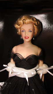 http://www.magmaheritage.com/FranklinMint/awardsnitemarilyn3med.jpg