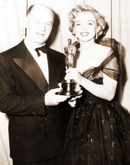 http://www.magmaheritage.com/FranklinMint/awardsnitemarilynactualp1me.jpg