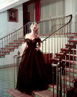 http://www.magmaheritage.com/FranklinMint/awardsnitemarilynactualp2me.jpg