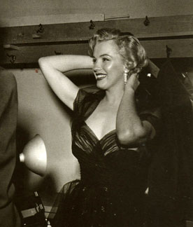 http://www.magmaheritage.com/FranklinMint/awardsnitemarilynactualp3me.jpg