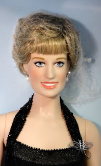 http://www.magmaheritage.com/FranklinMint/dianablackdressinbox2med.jpg