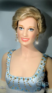 http://www.magmaheritage.com/FranklinMint/dianabluebeadedgown3med.jpg
