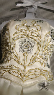 http://www.magmaheritage.com/FranklinMint/dianaroyalportrait2med.jpg