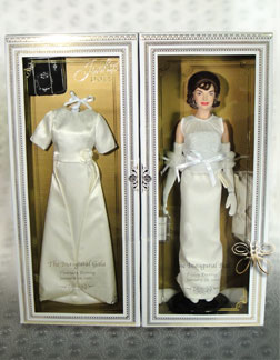 http://www.magmaheritage.com/FranklinMint/jackieinaugural1med.jpg