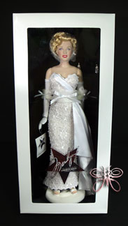 http://www.magmaheritage.com/FranklinMint/marilynmoviedebut1med.jpg