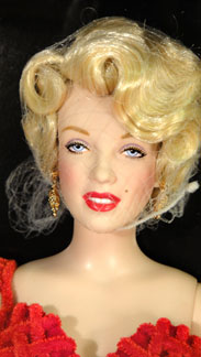 http://www.magmaheritage.com/FranklinMint/marilynstardebut3medium.jpg
