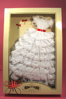 http://www.magmaheritage.com/FranklinMint/scarletttaraoutfit1medium.jpg