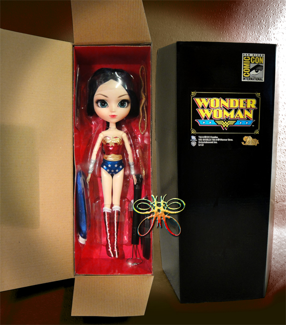 http://www.magmaheritage.com/wonderwomanpullip/wonderwomanpullipinboxlarge.jpg