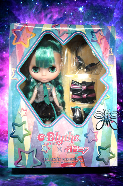 https://www.magmaheritage.com/Blythe/miku/mikuinboxlarge.jpg