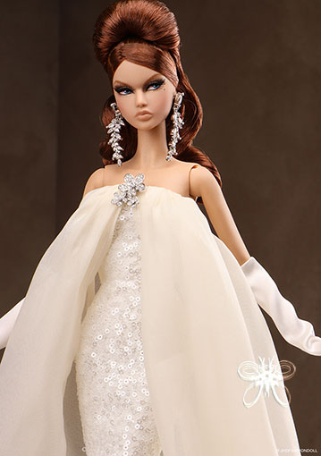 White Gala Anna May doll - photo 2