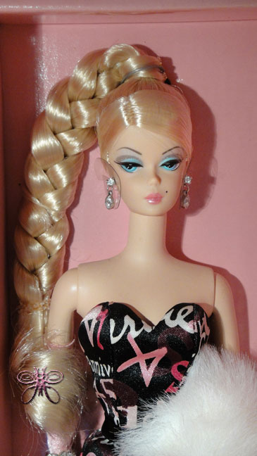 https://www.magmaheritage.com/Silkstone/45thSilkstonebarbie2large.jpg